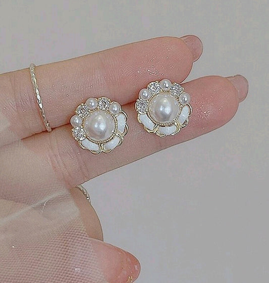 DOT STUD EARRINGS