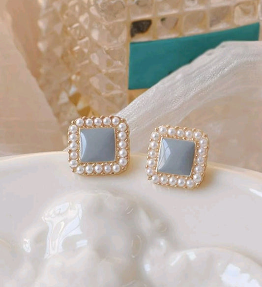 SQUARE STUD EARRINGS