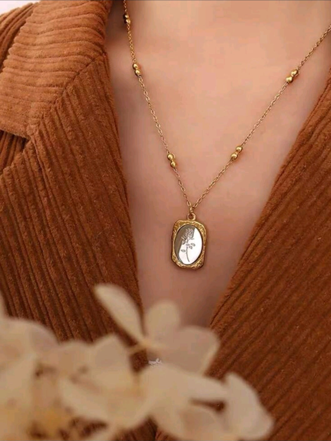 MAGIC MIRROR ROSE NECKLACE